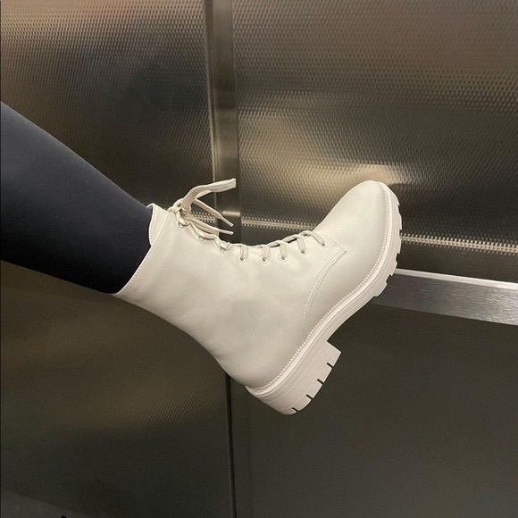 Dolce Vita Ivory Lottie Combat Boots - Picture 4 of 17